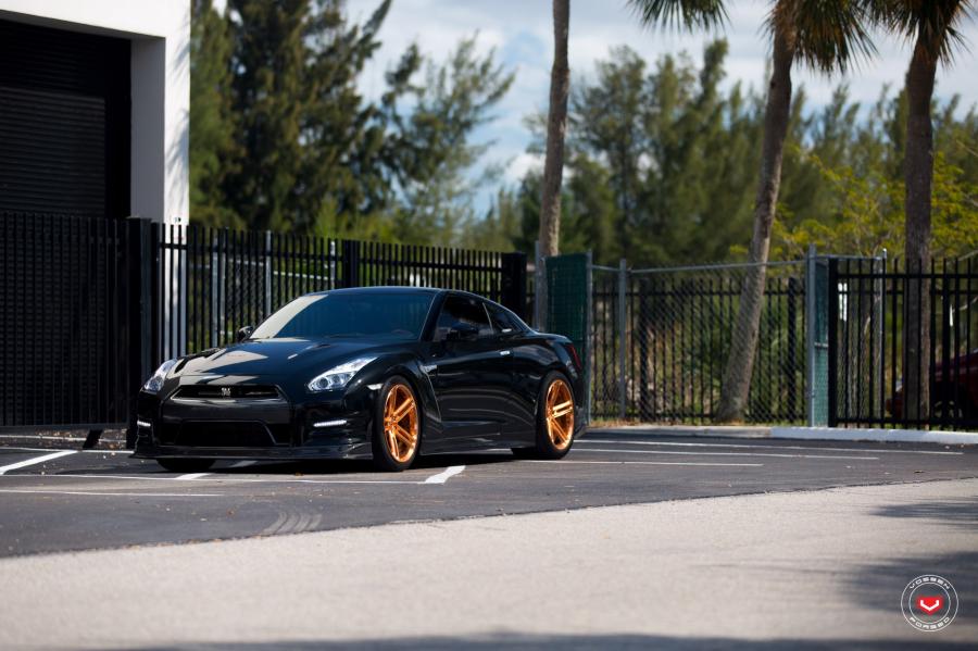  Nissan GT-R on Vossen Wheels (CG-202) 2017 года  (фото 24 из 51)